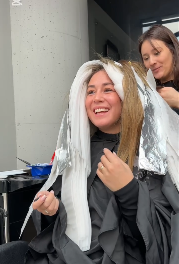 Cliente durante el proceso de coloración